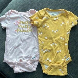 Short sleeve Gerber onesies 0-3M